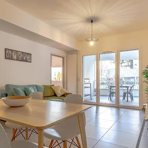 https://reflet-du-veyrier-annecy.hotels-rhonealpes.com